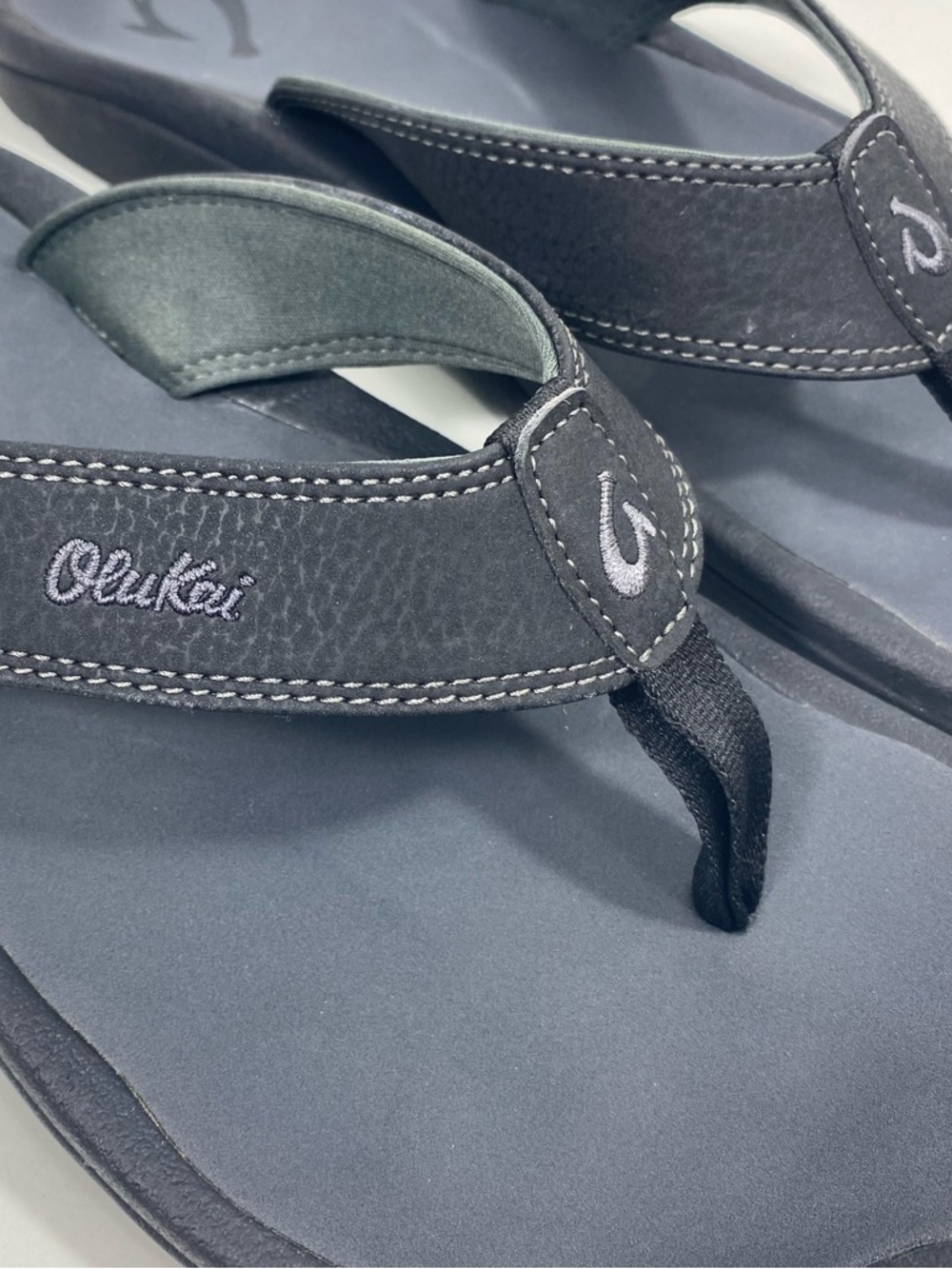 OluKai Ohana Classic Black Gray Beach Sandals Sporty Casual Flip Flops Thongs 12 - Picture 4 of 11